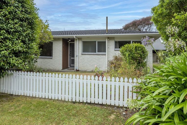 Photo of property in 22 Karu Crescent, Waikanae, 5036