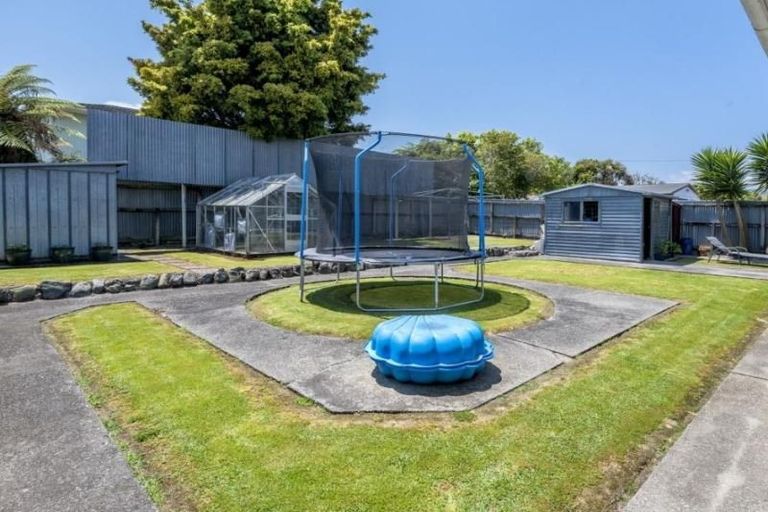 Photo of property in 22 Kings Drive, Levin, 5510