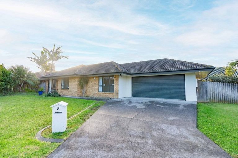 Photo of property in 8 Frank Bunce Grove, Flat Bush, Auckland, 2019