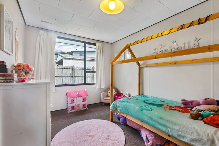 Photo of property in 1/31 Caribbean Drive, Unsworth Heights, Auckland, 0632