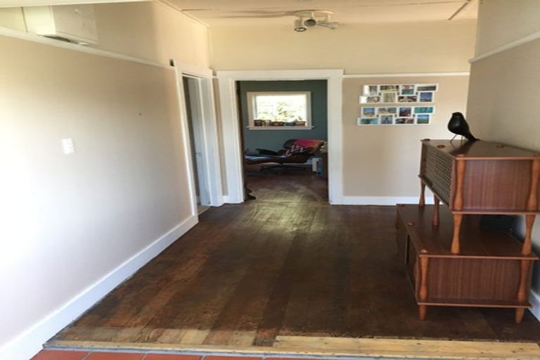 Photo of property in 20 Milne Terrace, Island Bay, Wellington, 6023