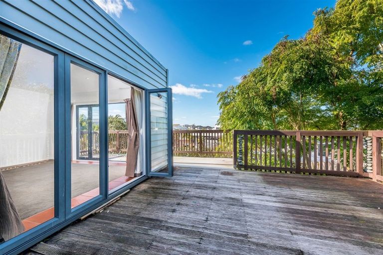 Photo of property in 20a Belleaire Court, West Harbour, Auckland, 0618