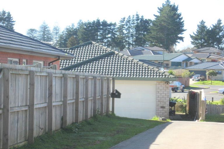 Photo of property in 34 Castlefinn Drive, Weymouth, Auckland, 2103