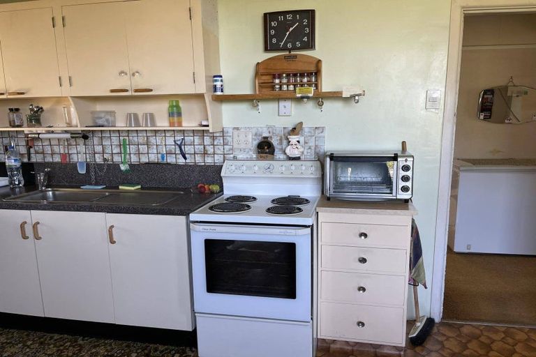 Photo of property in 15 Easons Road, Hampden, 9410