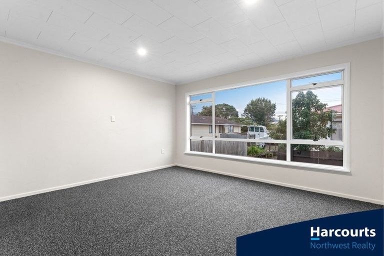 Photo of property in 188 Waimumu Road, Massey, Auckland, 0614
