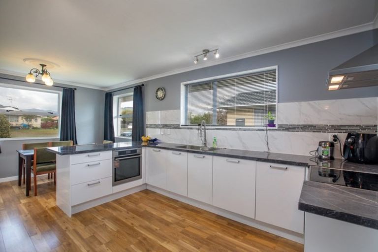 Photo of property in 8 Kanawa Street, Waikanae, 5036