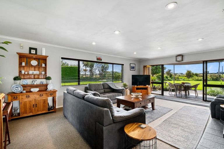 Photo of property in 2923 State Highway 1, Sanson, Palmerston North, 4479