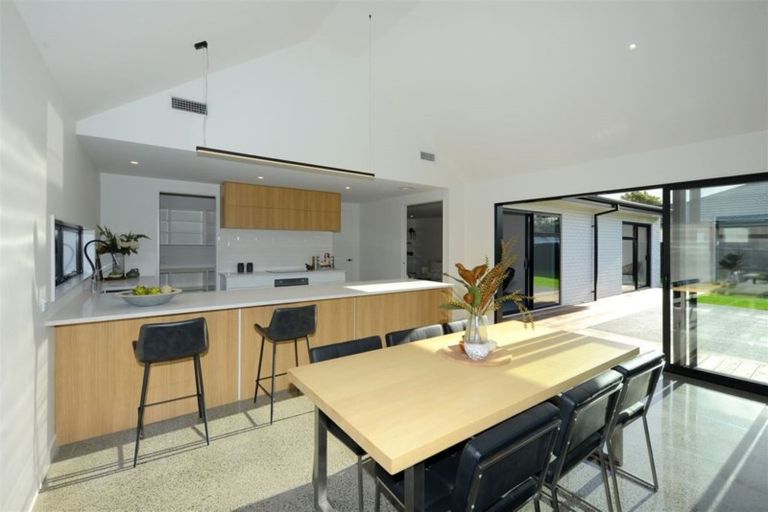 Photo of property in 10 Little Gem Road, Hornby, Christchurch, 8025