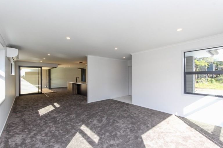 Photo of property in 5 Mackillop Way, Brooklands, New Plymouth, 4310