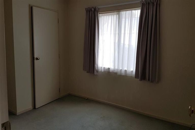 Photo of property in 8 Target Road, Totara Vale, Auckland, 0629