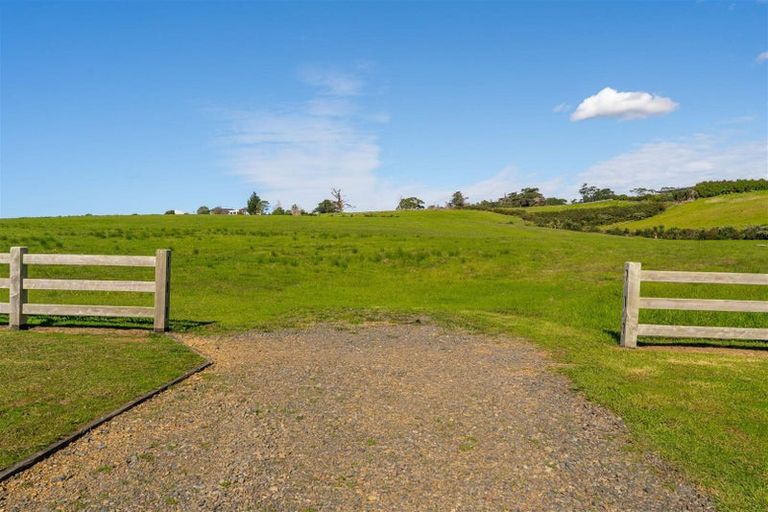 Photo of property in 11 Te Pae Okura Drive, Okura, 0792