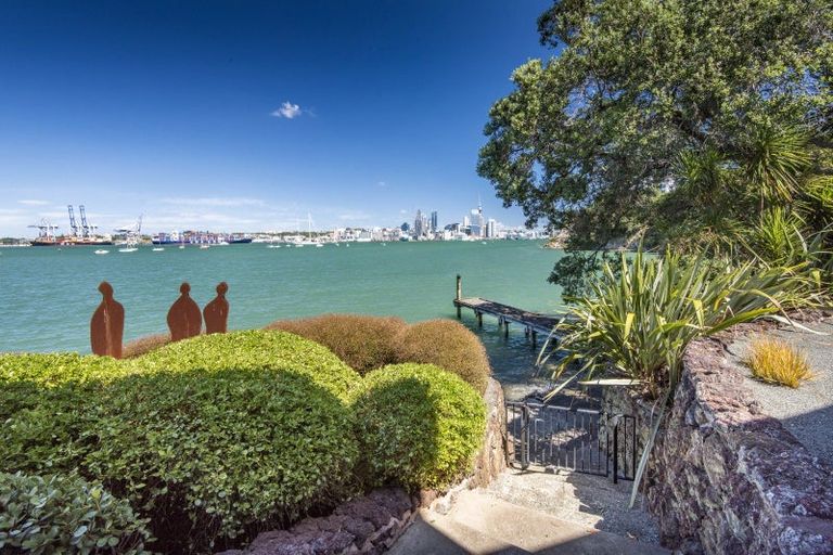 Photo of property in 9 Stanley Point Road, Stanley Point, Auckland, 0624