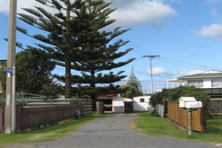 Photo of property in 14 Kaye Road, Pataua North, Whangarei, 0175