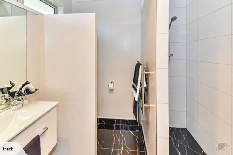 Photo of property in 9 Tongeren Square, Karaka, Papakura, 2113