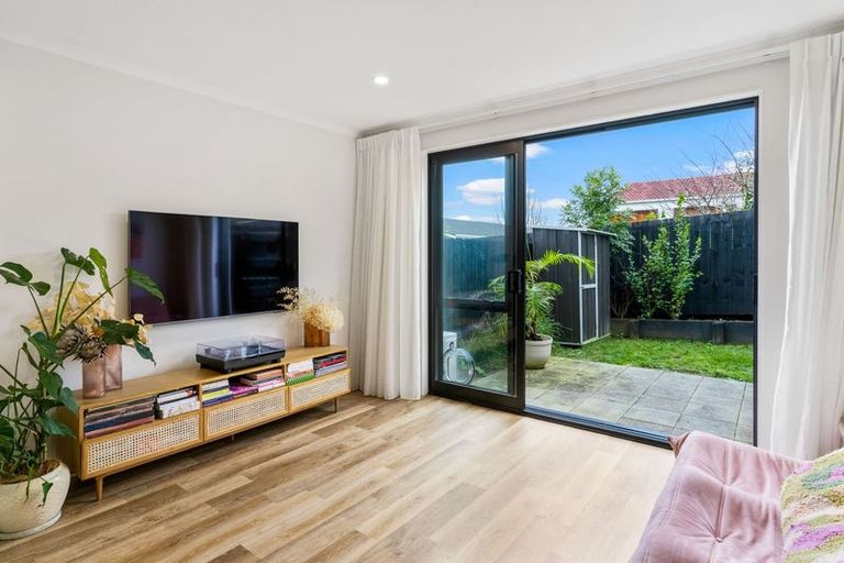 Photo of property in 5 Wharara Lane, Massey, Auckland, 0614