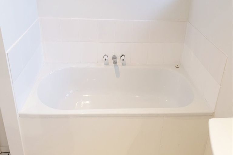 Photo of property in 1/67 Seaview Road, Castor Bay, Auckland, 0620