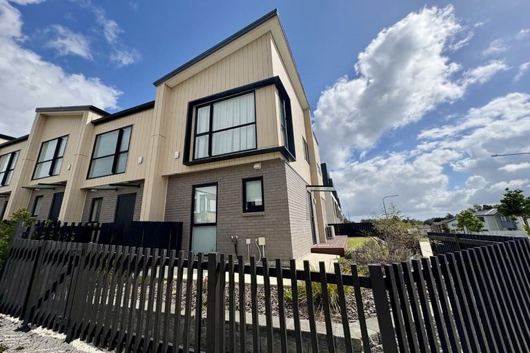Photo of property in 1 Rana Road, Flat Bush, Auckland, 2019