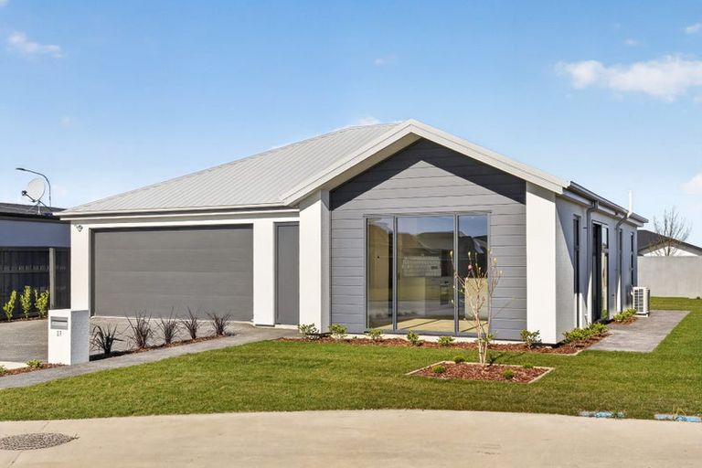 Photo of property in 27 Hanmer Crescent, Rangiora, 7400