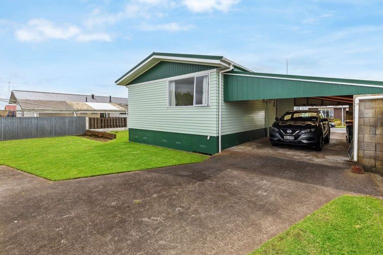 Photo of property in 32 Clifton Drive, Waitara, 4320