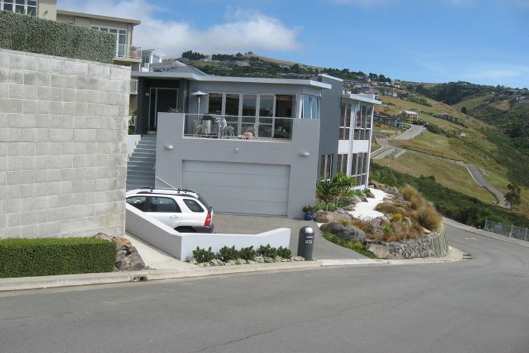 Photo of property in 2 Rifleman Lane, Redcliffs, Christchurch, 8081