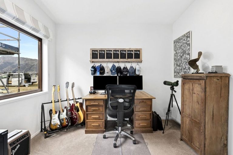 Photo of property in 185 Burdon Loop, Lake Hawea, 9382