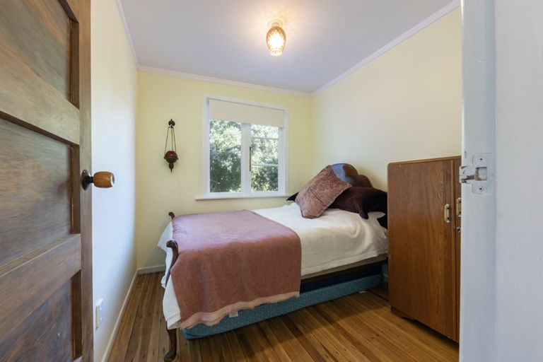 Photo of property in 49 North Piha Road, Piha, New Lynn, 0772