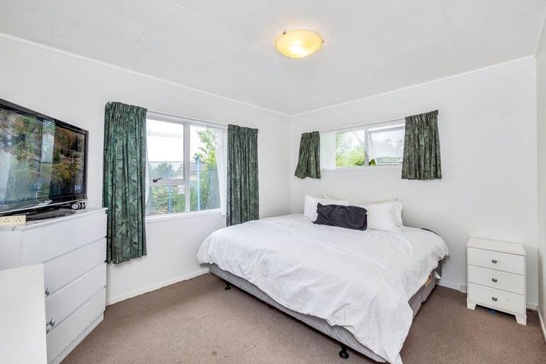 Photo of property in 2 Silverstone Place, Henderson, Auckland, 0612