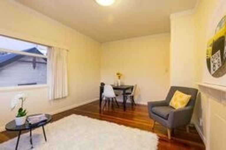 Photo of property in 2/2 Hawker Street, Mount Victoria, Wellington, 6011