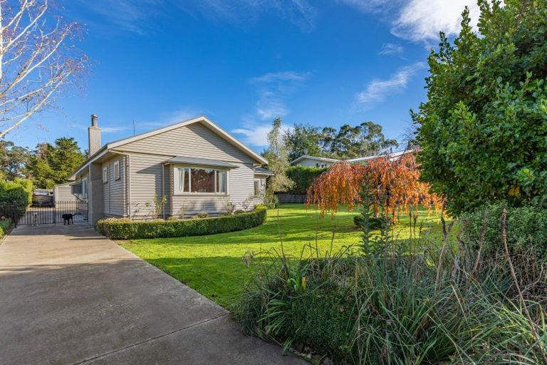 Photo of property in 16 Abbotsford Road, Waipawa, 4210