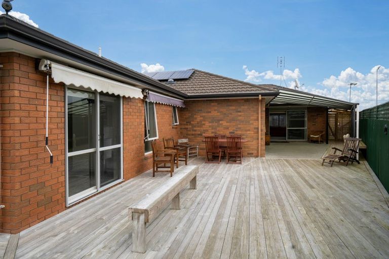 Photo of property in 16b Abergeldie Way, Cambridge, 3434