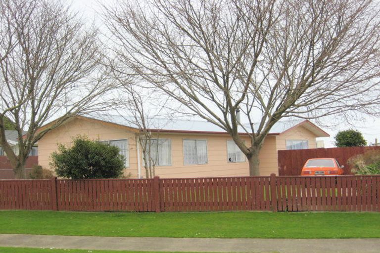 Photo of property in 8 Ryder Crescent, Levin, 5510