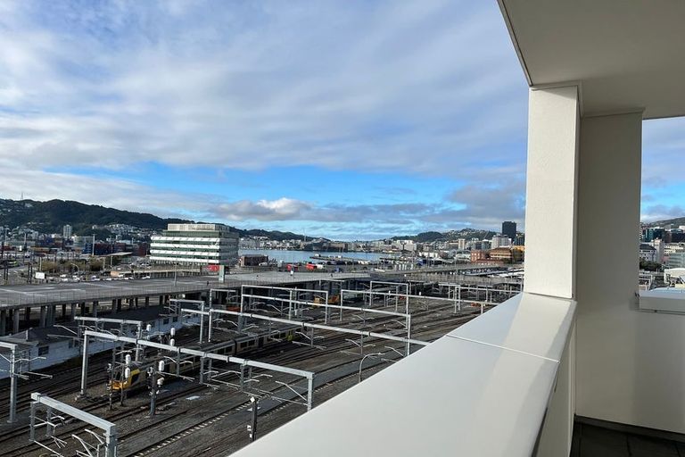 Photo of property in Stadium Garden Flats, 415/107 Thorndon Quay, Pipitea, Wellington, 6011