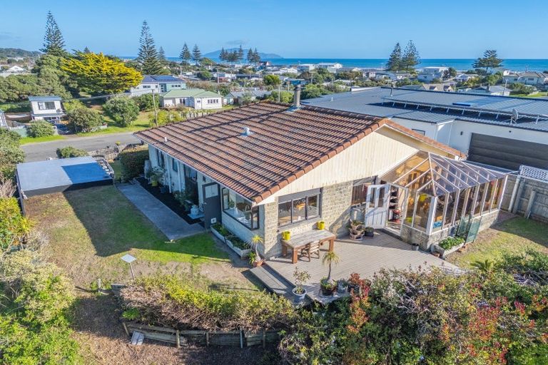 Photo of property in 14 Koromiko Street, Otaki Beach, Otaki, 5512