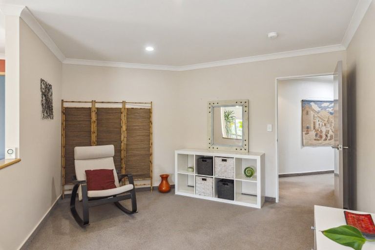 Photo of property in 43 Quadrant Heights, Paraparaumu, 5032