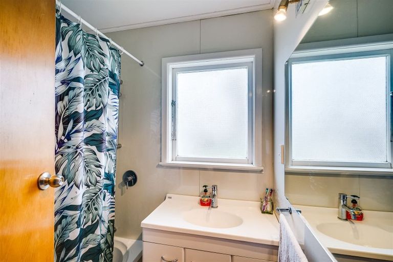 Photo of property in 19 Clarence Cox Crescent, Pirimai, Napier, 4112