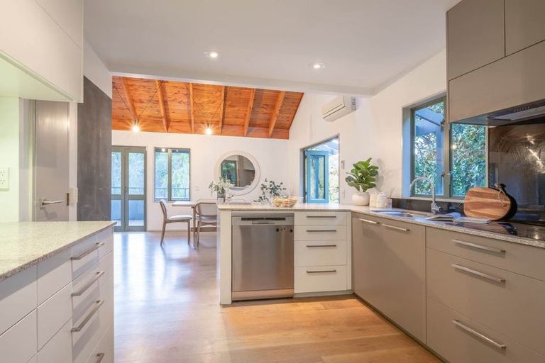 Photo of property in 6 Tree Fern Trail, Campbells Bay, Auckland, 0630