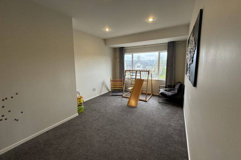 Photo of property in 12 Mural Place, Greenhithe, Auckland, 0632