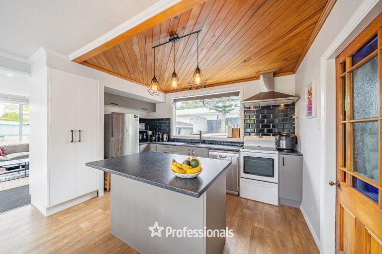 Photo of property in 373 Stokes Valley Road, Stokes Valley, Lower Hutt, 5019