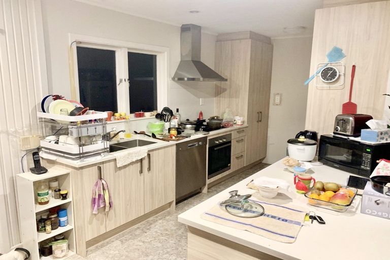 Photo of property in 33 Diana Drive, Glenfield, Auckland, 0627