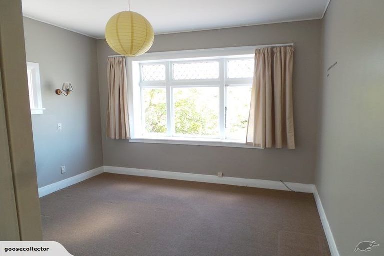 Photo of property in 90 Maupuia Road, Maupuia, Wellington, 6022