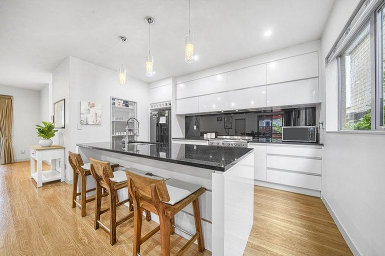 Photo of property in 8 Moville Drive, Flat Bush, Auckland, 2019