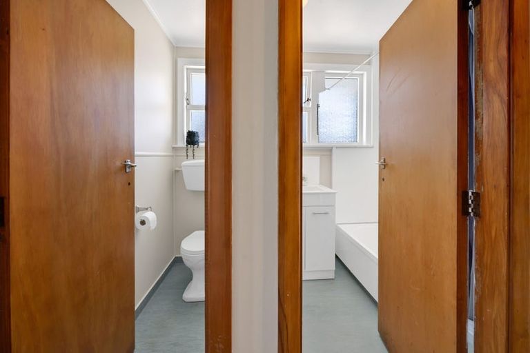 Photo of property in 20 Pukatea Street, Inglewood, 4330