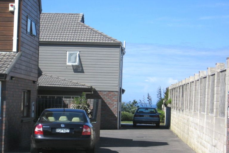 Photo of property in 2/133 Churchill Road, Rothesay Bay, Auckland, 0630