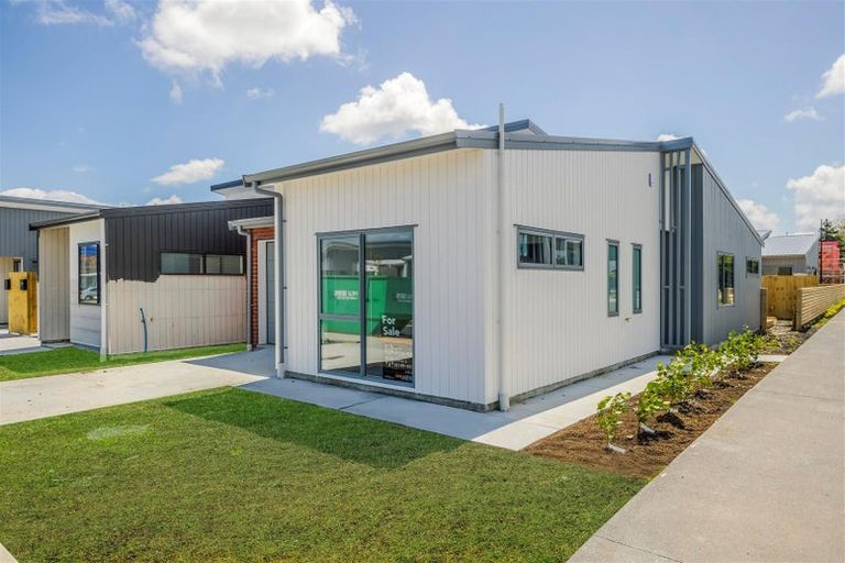 Photo of property in 42 Clayden Shuttleworth Street, Papakura, 2110