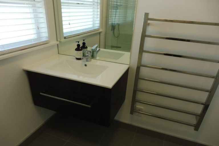 Photo of property in 12 Ngaio Avenue, Mangere Bridge, Auckland, 2022