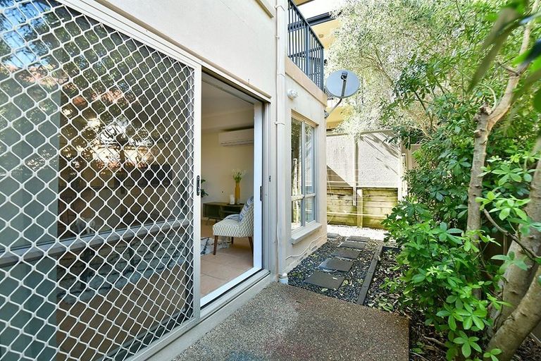 Photo of property in 6 Trimaran Drive, Gulf Harbour, Whangaparaoa, 0930