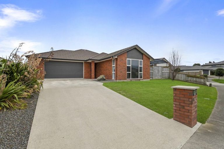 Photo of property in 32 Oak Crescent, Ashhurst, 4810