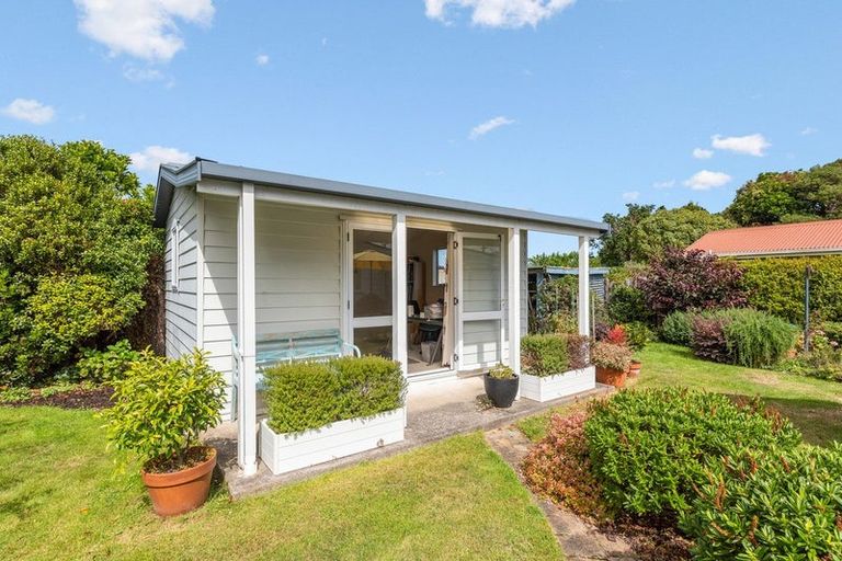 Photo of property in 6 Kaikomako Road, Waikanae, 5036