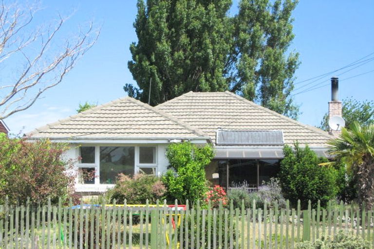 Photo of property in 12 Ontario Place, Wainoni, Christchurch, 8061