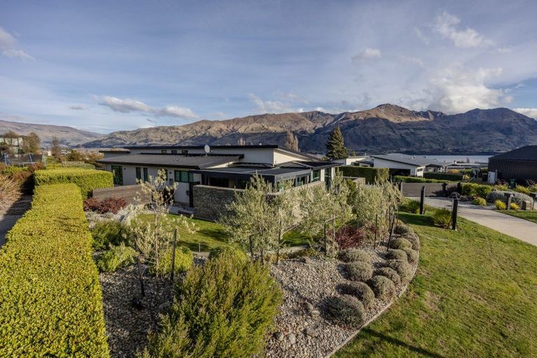 Photo of property in 5 Valley Crescent, Wanaka, 9305